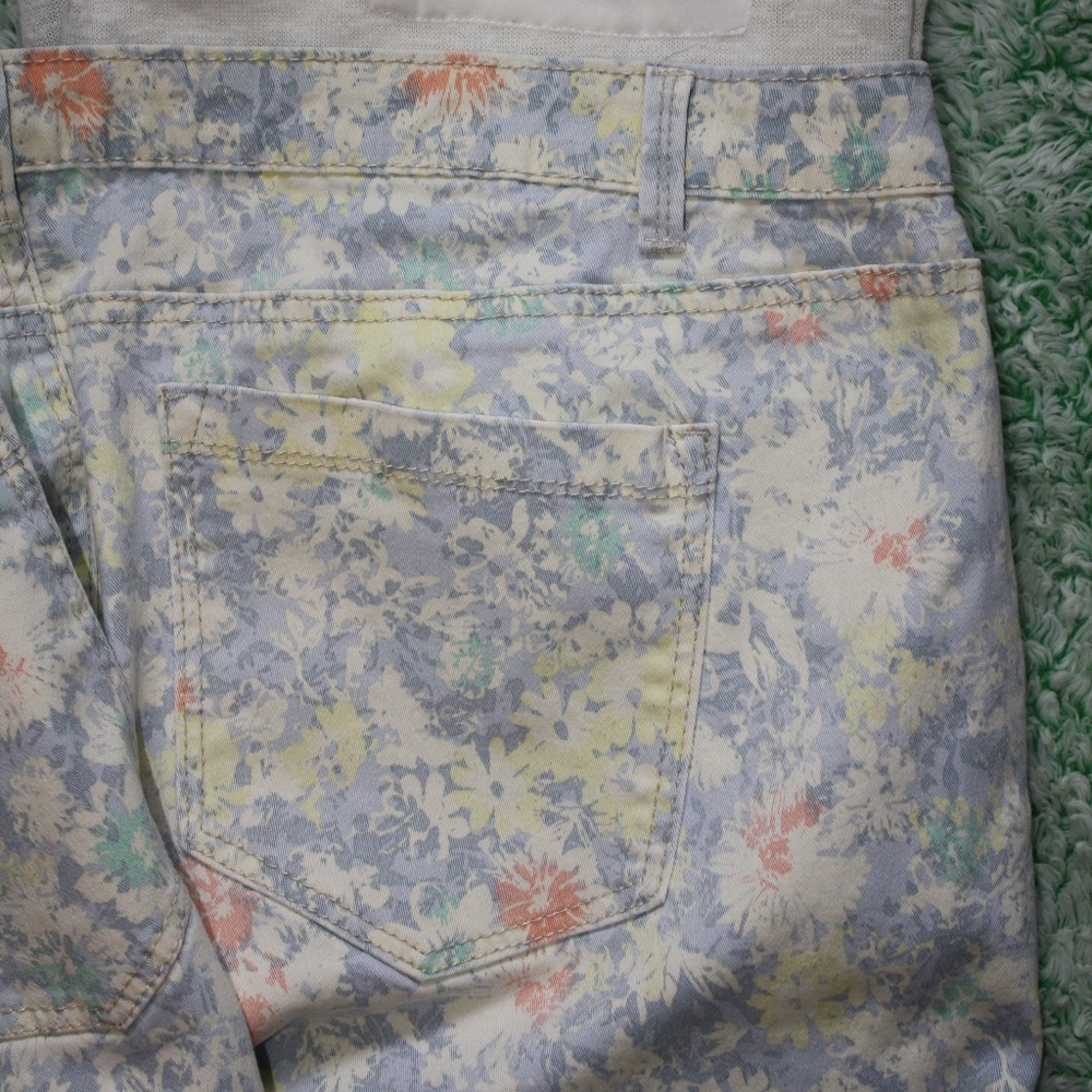 Roz & Ali Floral Ankle Jeans - Multicolor - Picture 4 of 6